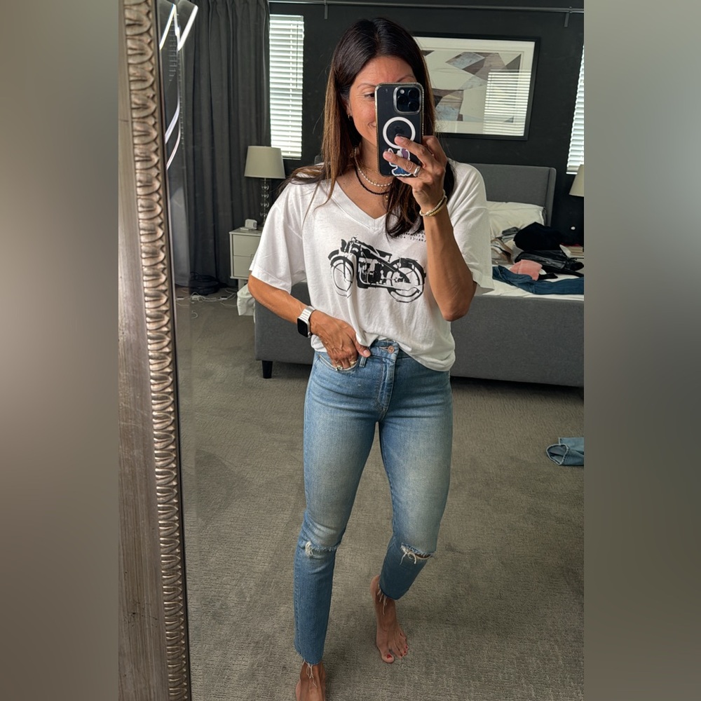 Mother Denim Looker Ankle Fray thrilling shots